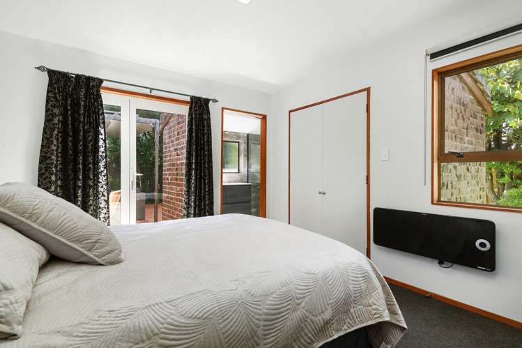 42 McEnroe Grove Naenae_12