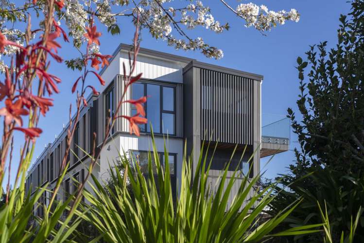 10-17/4 Springbank Lane_1