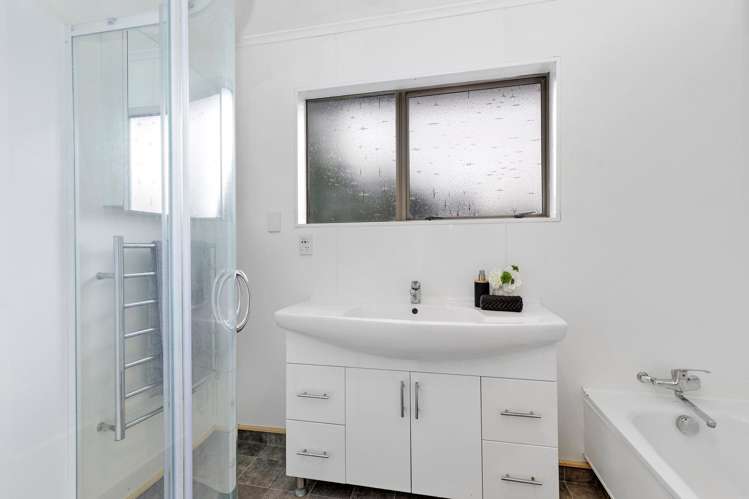 8 Bogle Grove Stokes Valley_16