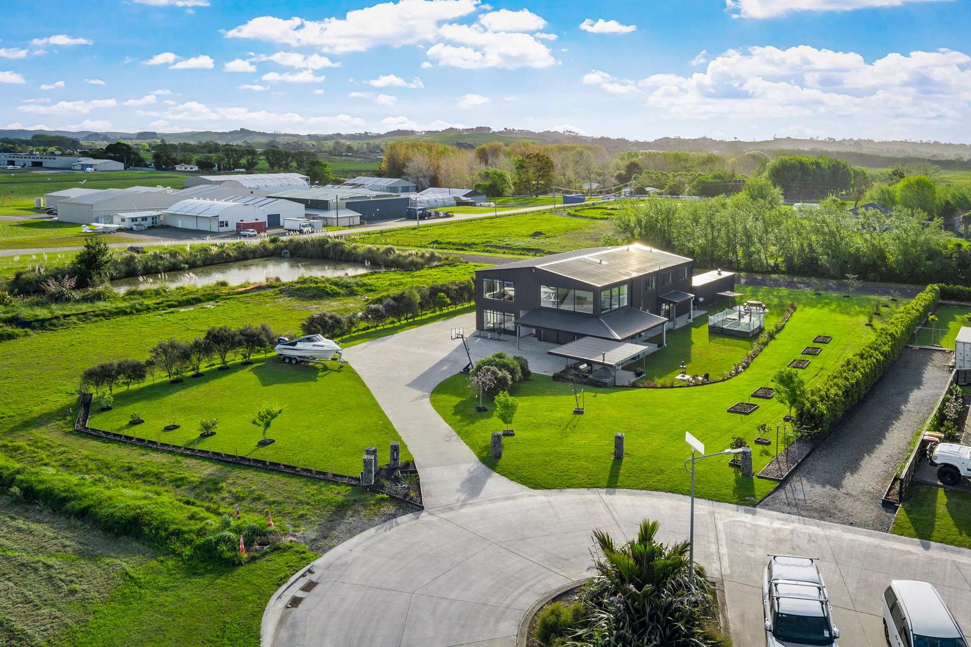 22 Runway Rise Dairy Flat_0