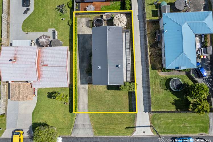 8 Karaka Road Beachlands_16