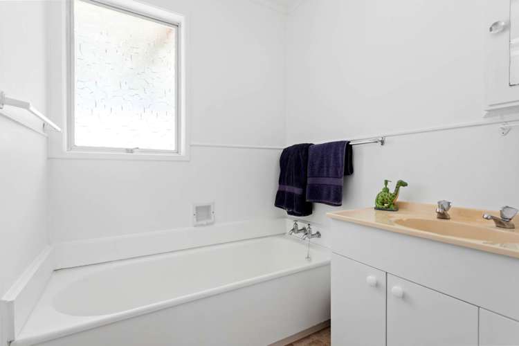 64 Sunlands Drive Manurewa_15