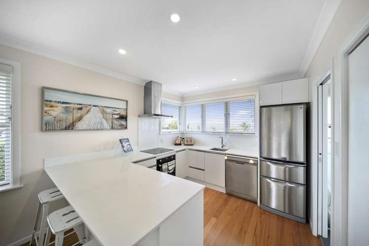 54 Bradbury Road Botany Downs_6