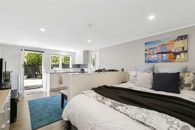 54 Collins Avenue Tawa_14