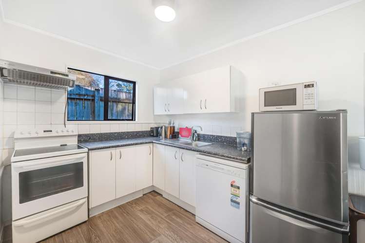 12 Sandrine Avenue Clover Park_14