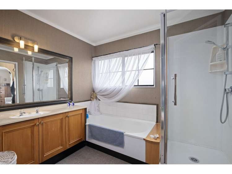 6 Kuripaka Crescent The Gardens_8