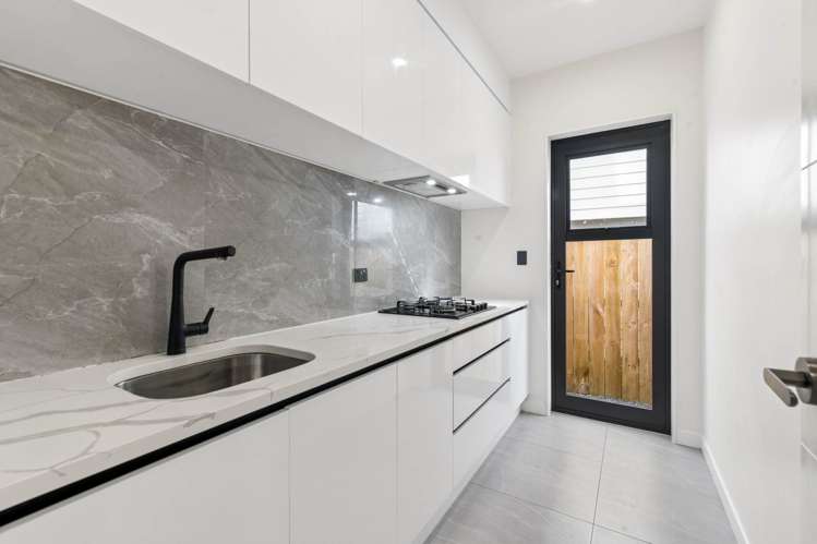 17 Tullymore Drive Flat Bush_7