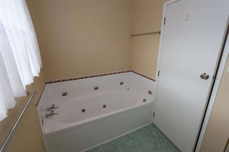 23 Emerald Street Pukehangi_10