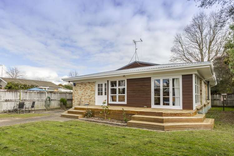 215 Fox Street Hamilton East_11