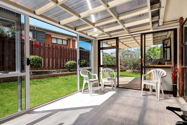 2/132 Botany Road Botany Downs_8