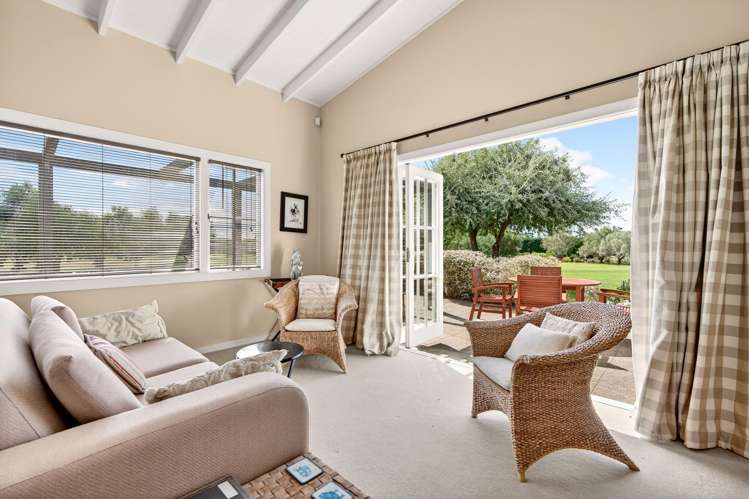 5/239 Lake Ferry Road Martinborough_11