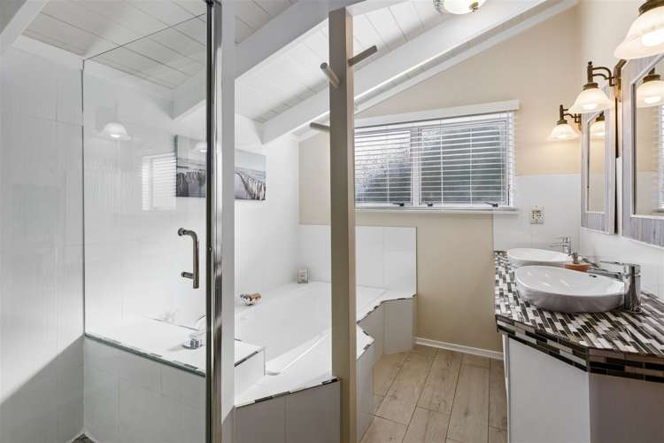 673 East Coast Road Browns Bay_16