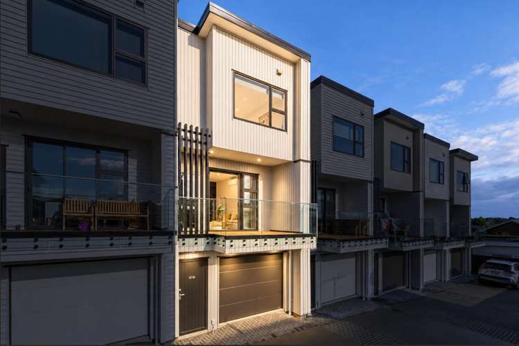 12/1B Egremont Street_0