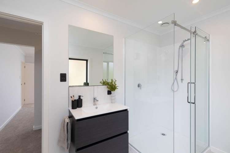 319 Princes Drive Britannia Heights_21