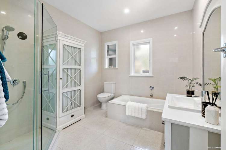 18 Glenfern Road Mellons Bay_25