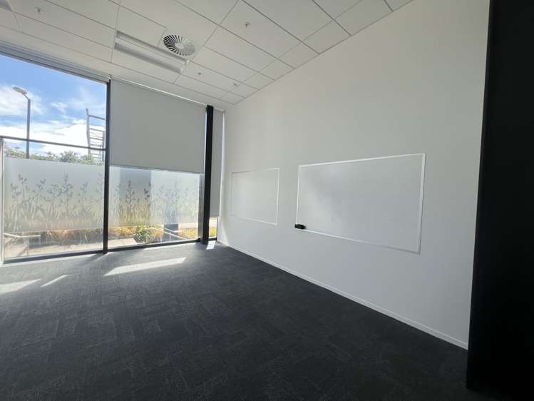 Ground/6 Leonard Isitt Drive Mangere_4