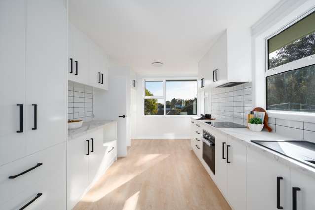 8 Penguin Grove Waitangirua_1