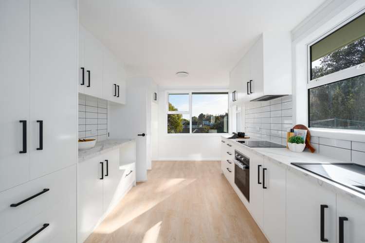 8 Penguin Grove Waitangirua_1