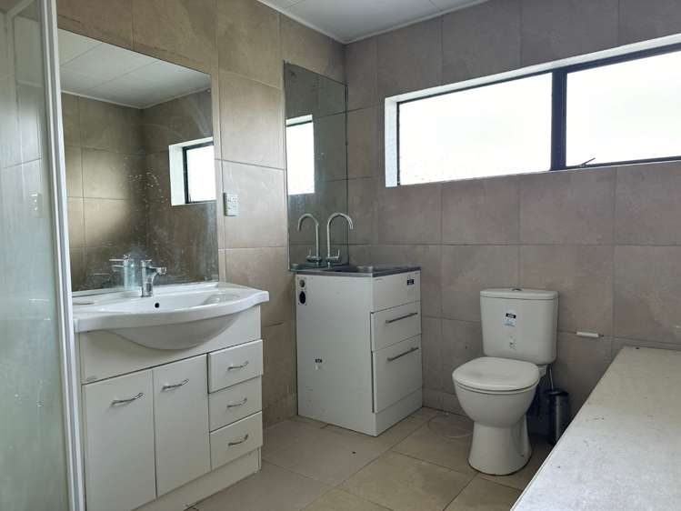 30 Royal Road Massey_14