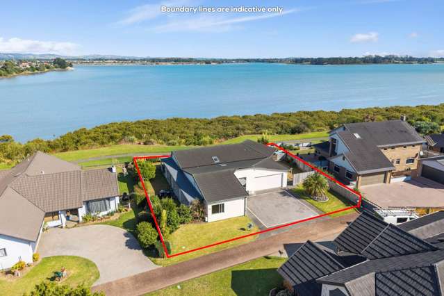 Magnificent Waterfront 255m2 (approx) Home!