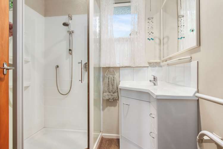 8 Staincross Street Green Bay_14