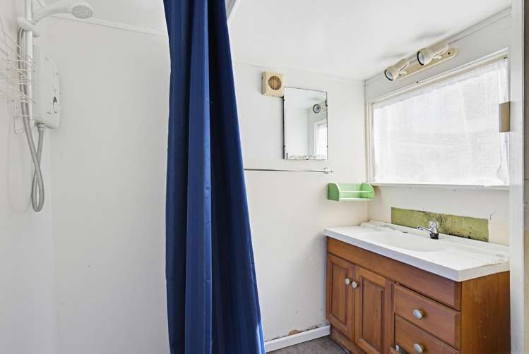 111 Queens Drive Lyall Bay_8