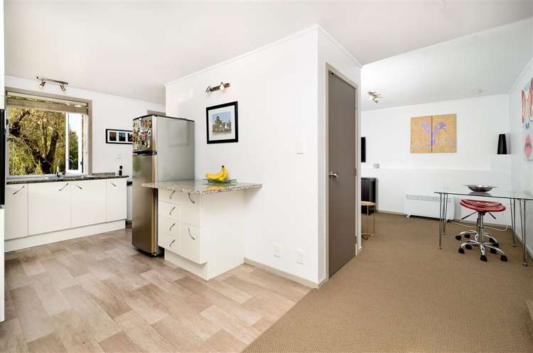 2/11 Kahika Road Birkdale_8