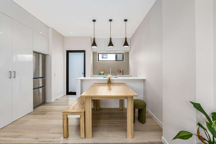 10/6 Oswald Crescent Paparangi_3