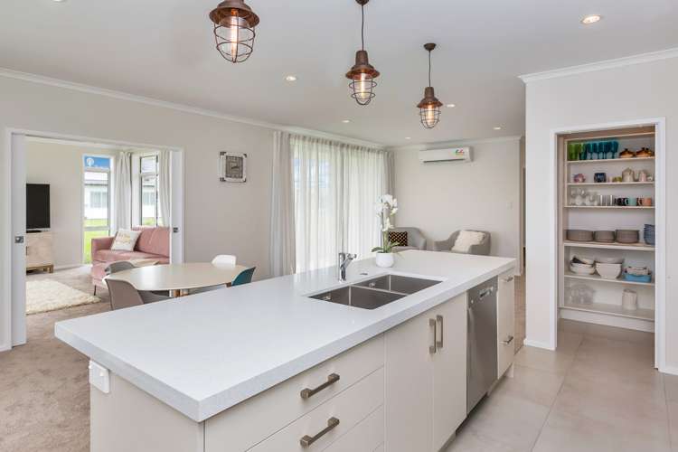 18 Finch Street One Tree Point_8