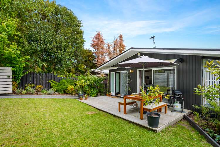 1/1 Armstrong Place New Lynn_15