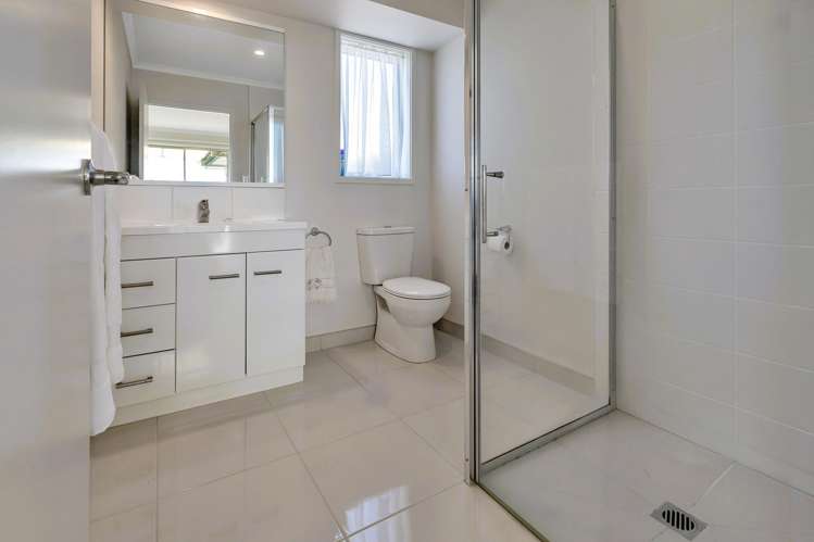 12 Sando Way One Tree Point_15