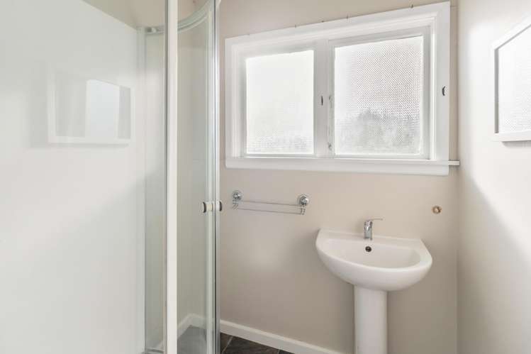 11 Grants Road Marchwiel_12