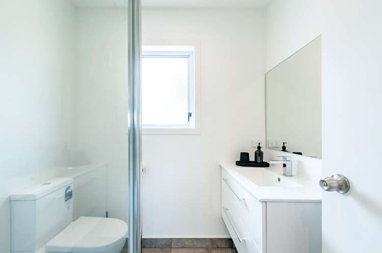 25 Ford Avenue 11601_9