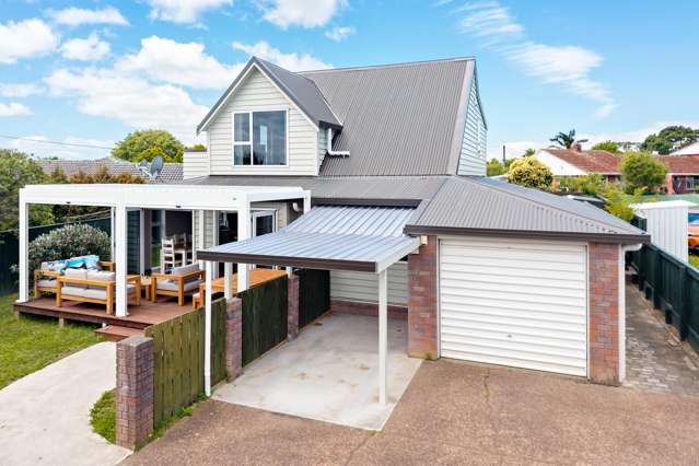 Hidden & Peaceful New Lynn Retreat