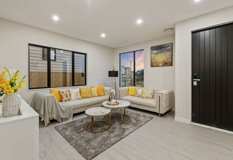 12 Woodacre Street Flat Bush_2