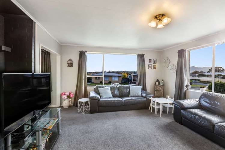 2 Dale Crescent Gore Surrounds_8