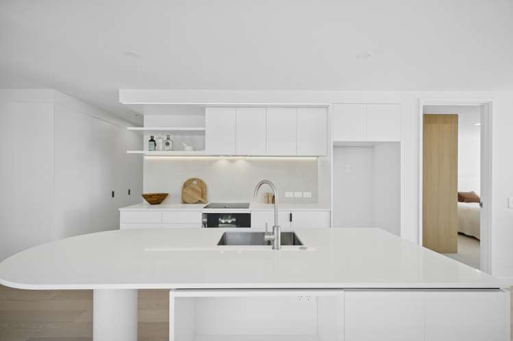 1102/10 Alpha Street_4