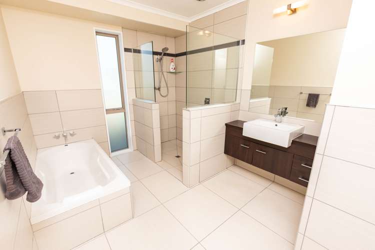 31 Karoro Place Karoro_13