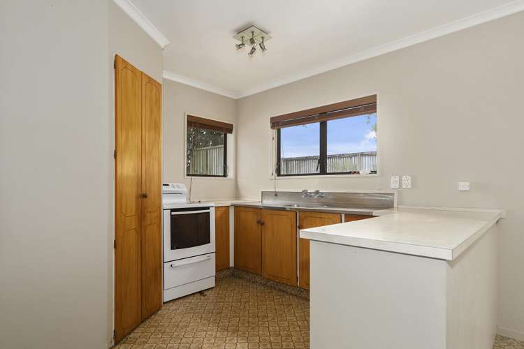 32 Heron Avenue East Matua_8