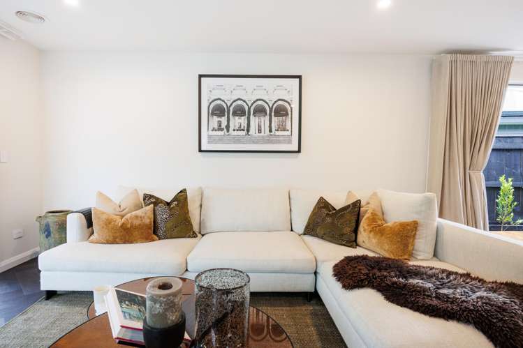 6 Solitude Crescent Kelvin Grove_8