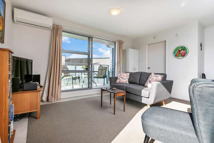 1f/86a Rockfield Road Penrose_1