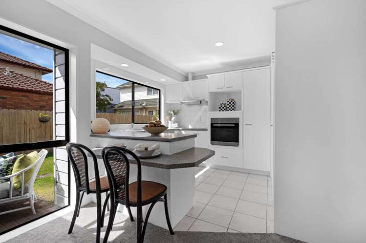 1/25 Headcorn Place Botany Downs_8