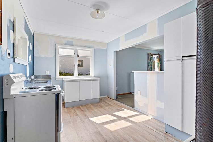 412 High Street South Carterton_8