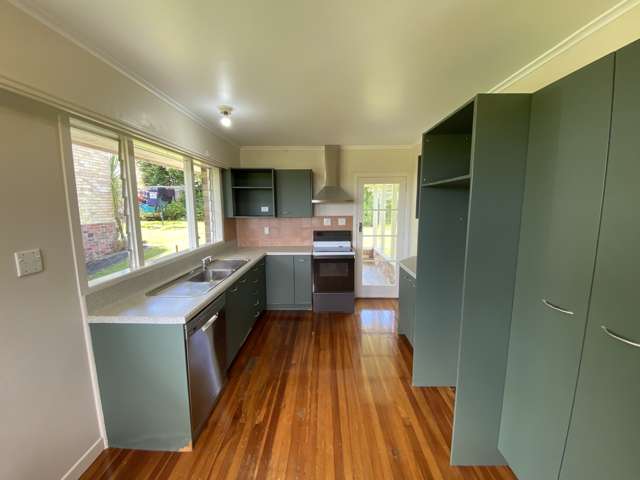 25 Highland Avenue Titirangi_2