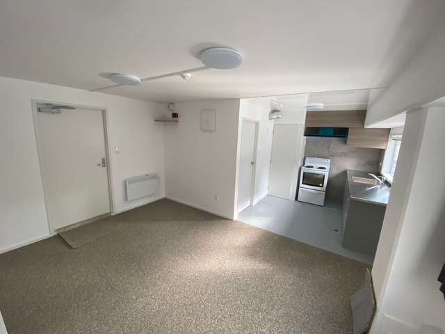 Chic 2BR Te Aro Apt - Central & Comfy!