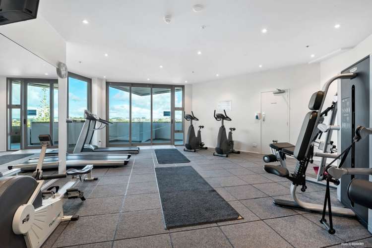 1111/11 Tamariki Avenue Orewa_18