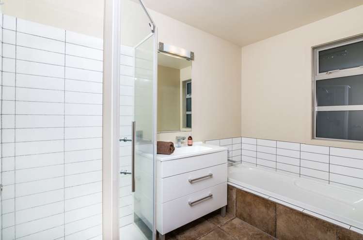 2/26 Awanui Street Hilltop_9