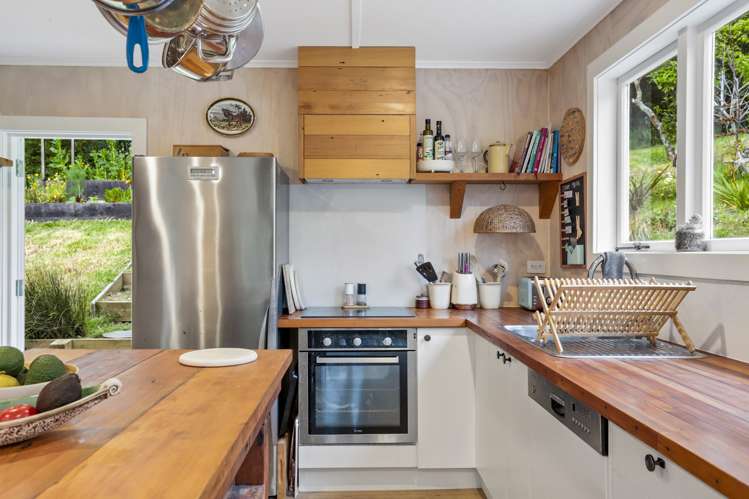 619 Huia Road Parau_5