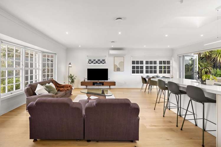 16 Pickwick Parade Mellons Bay_12