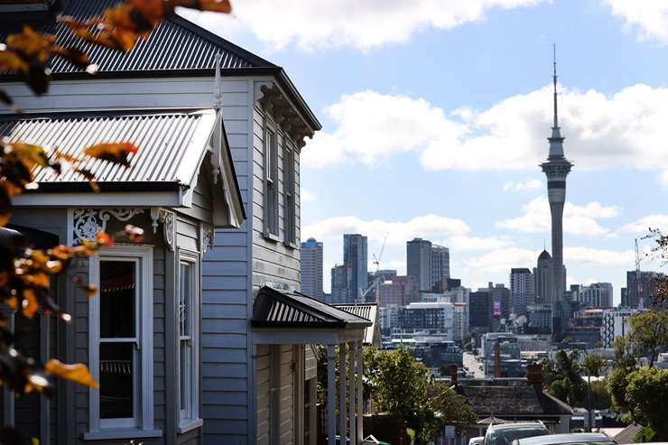 Buyers get ready to bid at a Sydney house auction. Photo / Getty Images